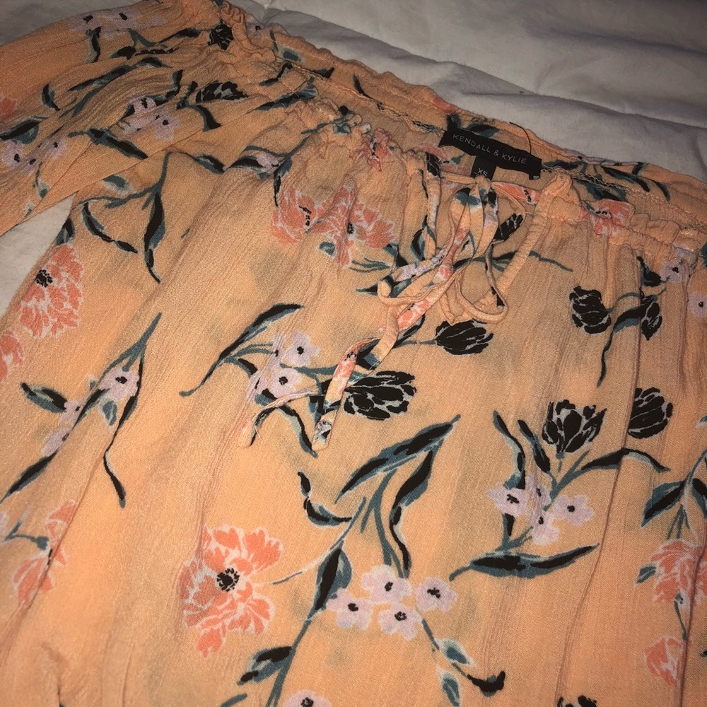 Floral off the shoulder KendallxKylie top:)